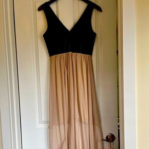 NWOT Boundary full length & tiered V neck sheer gown XS